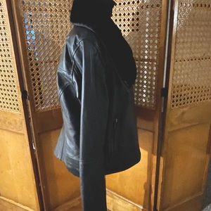 New Slate & Willow Leather Jacket size XL with faux fur collar